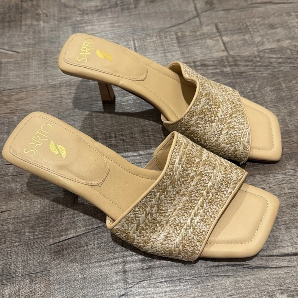 NWOB!! Franco Sarto - Betty Square Toe Sandal - Tan - Size 9M